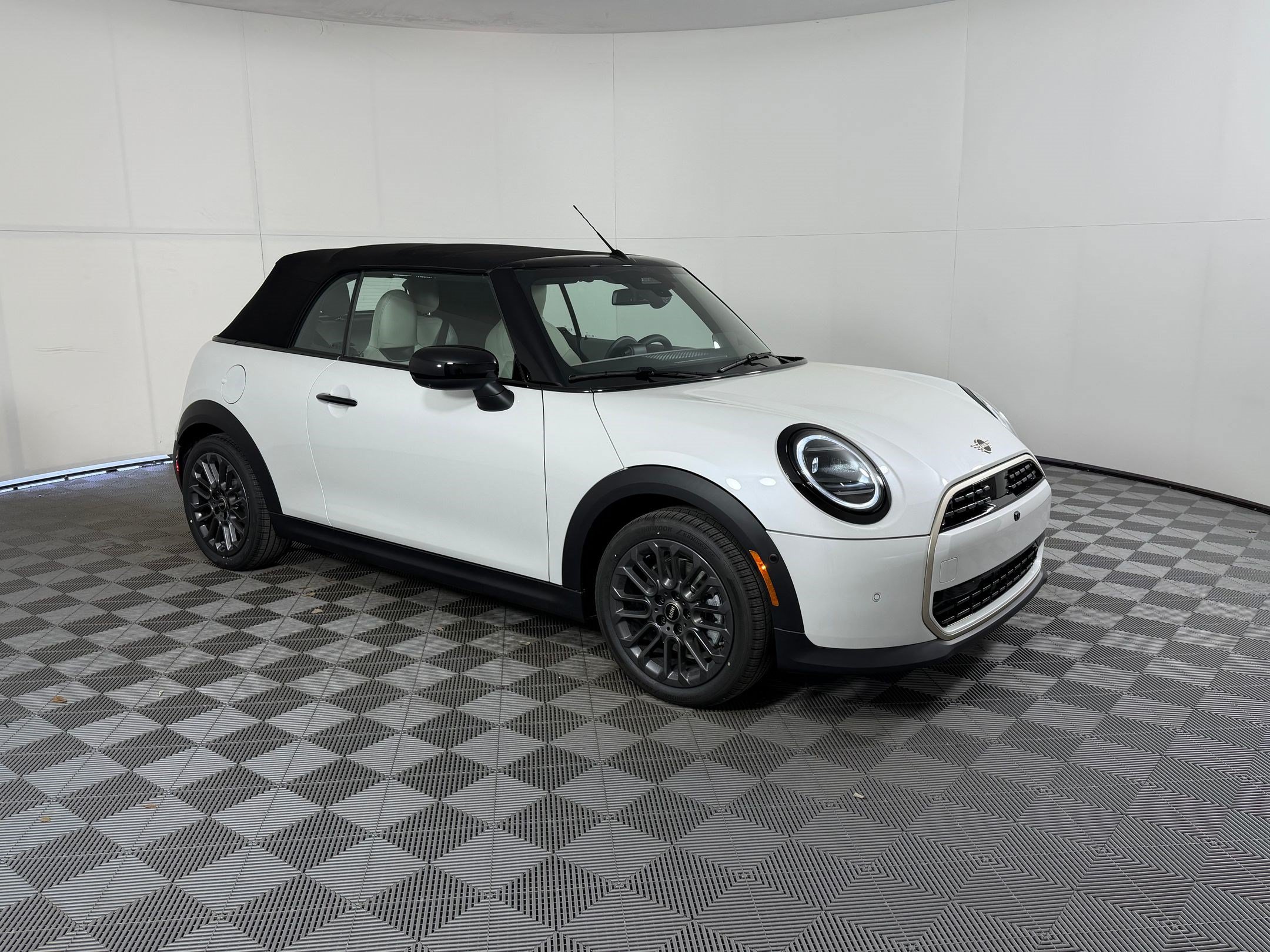 2026 MINI Convertible Base - Photo 31