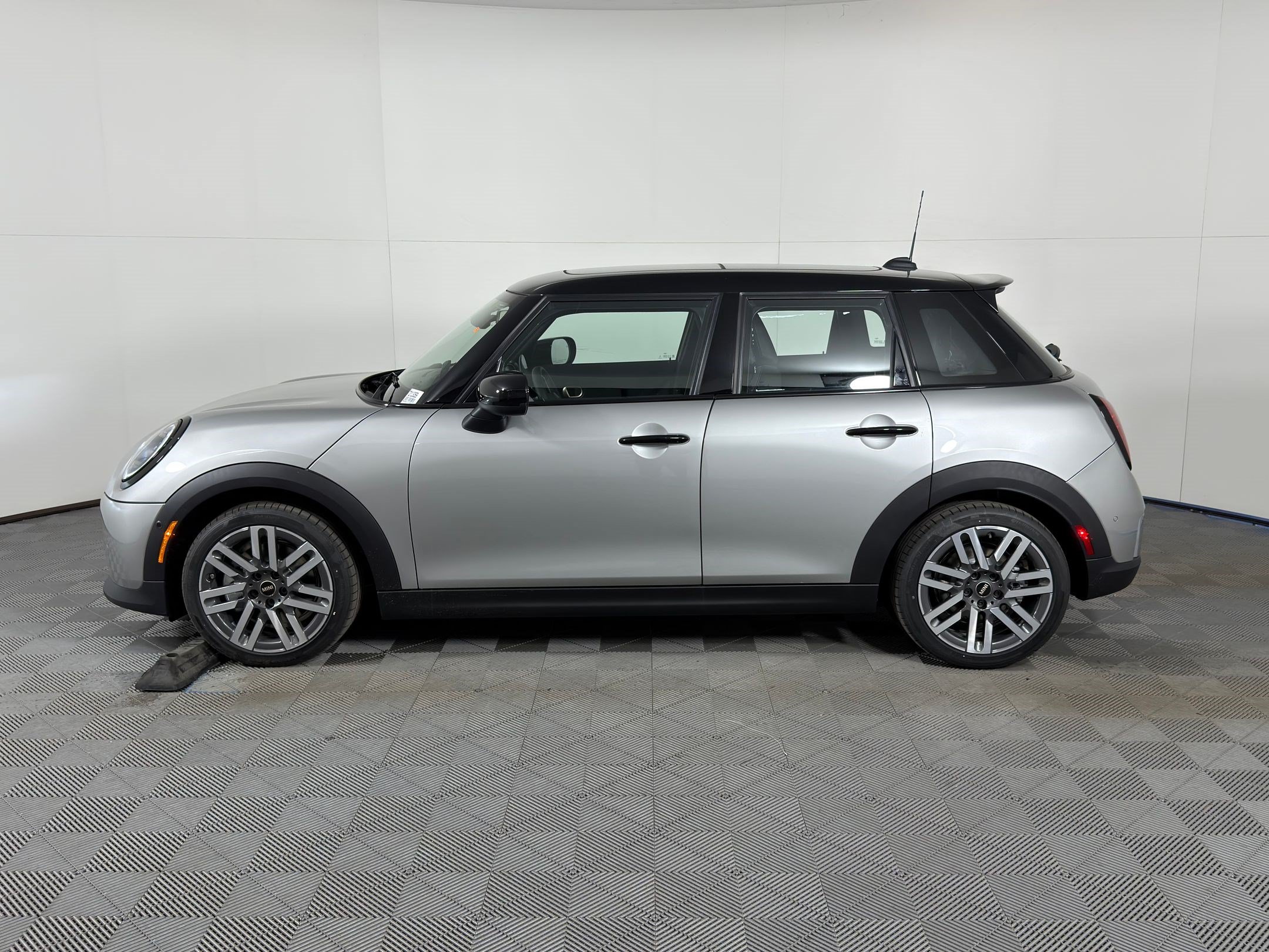 2026 MINI Hardtop 4 Door S - Photo 2