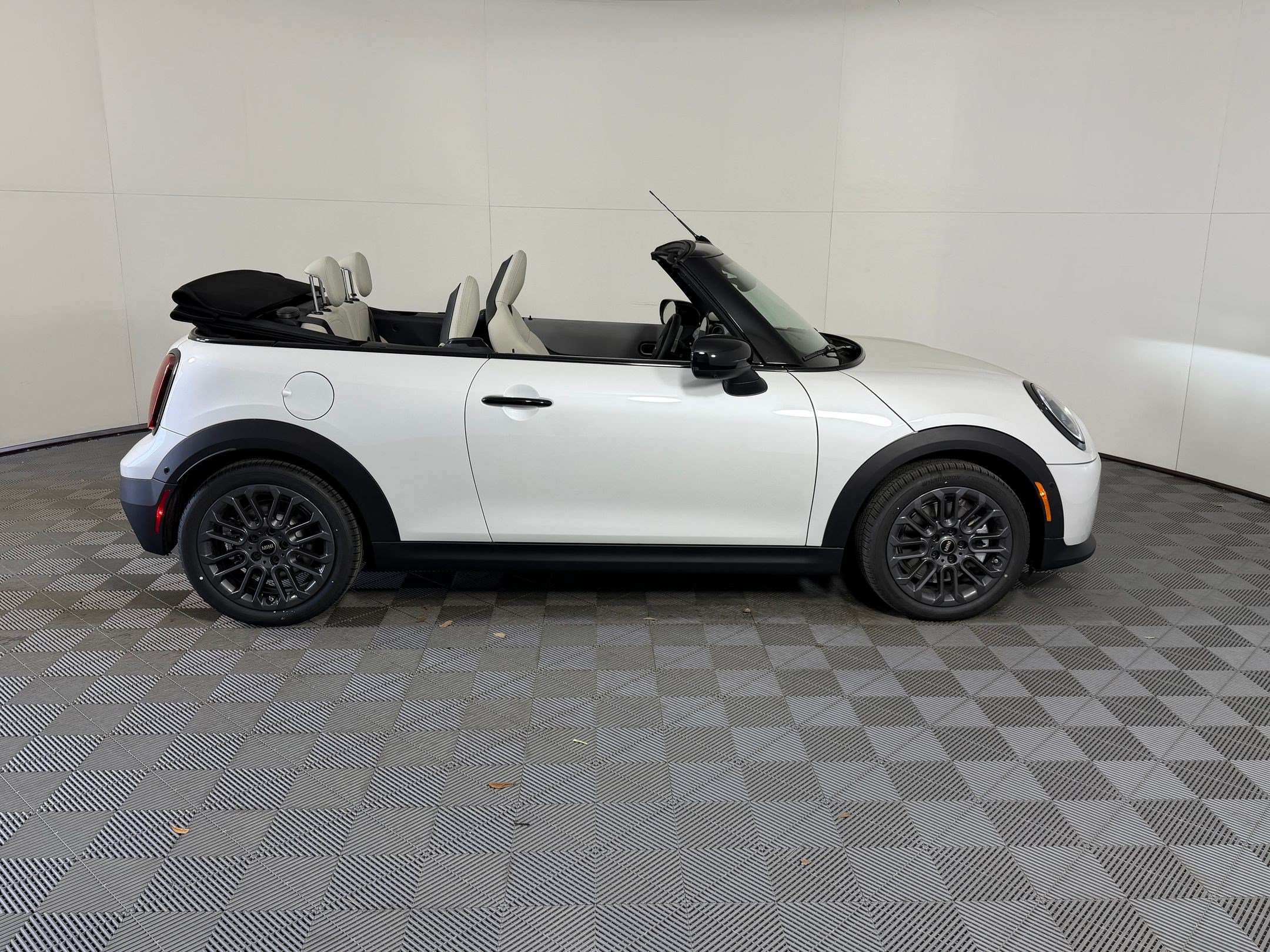 2026 MINI Convertible Base - Photo 8