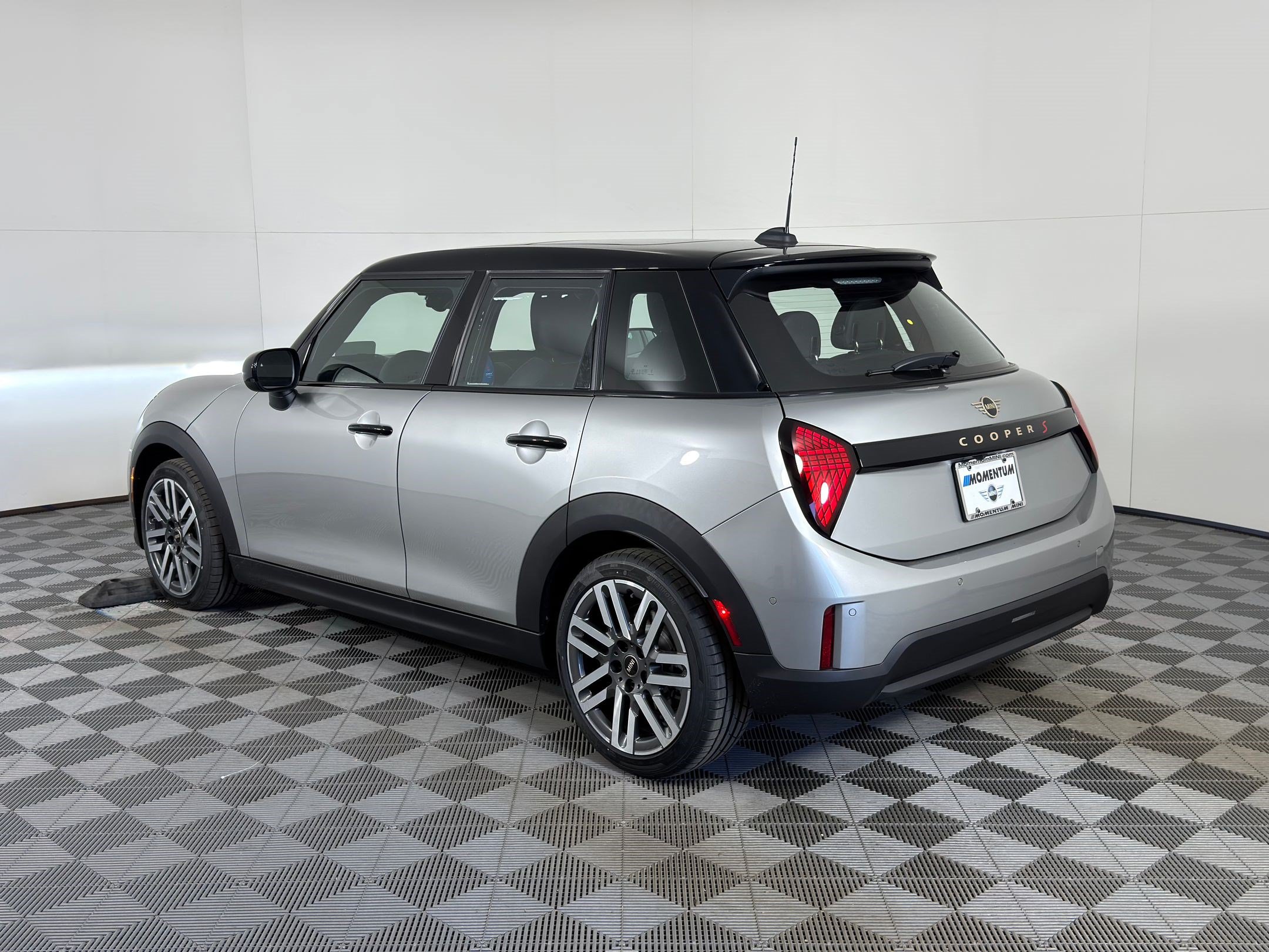 2026 MINI Hardtop 4 Door S - Photo 3