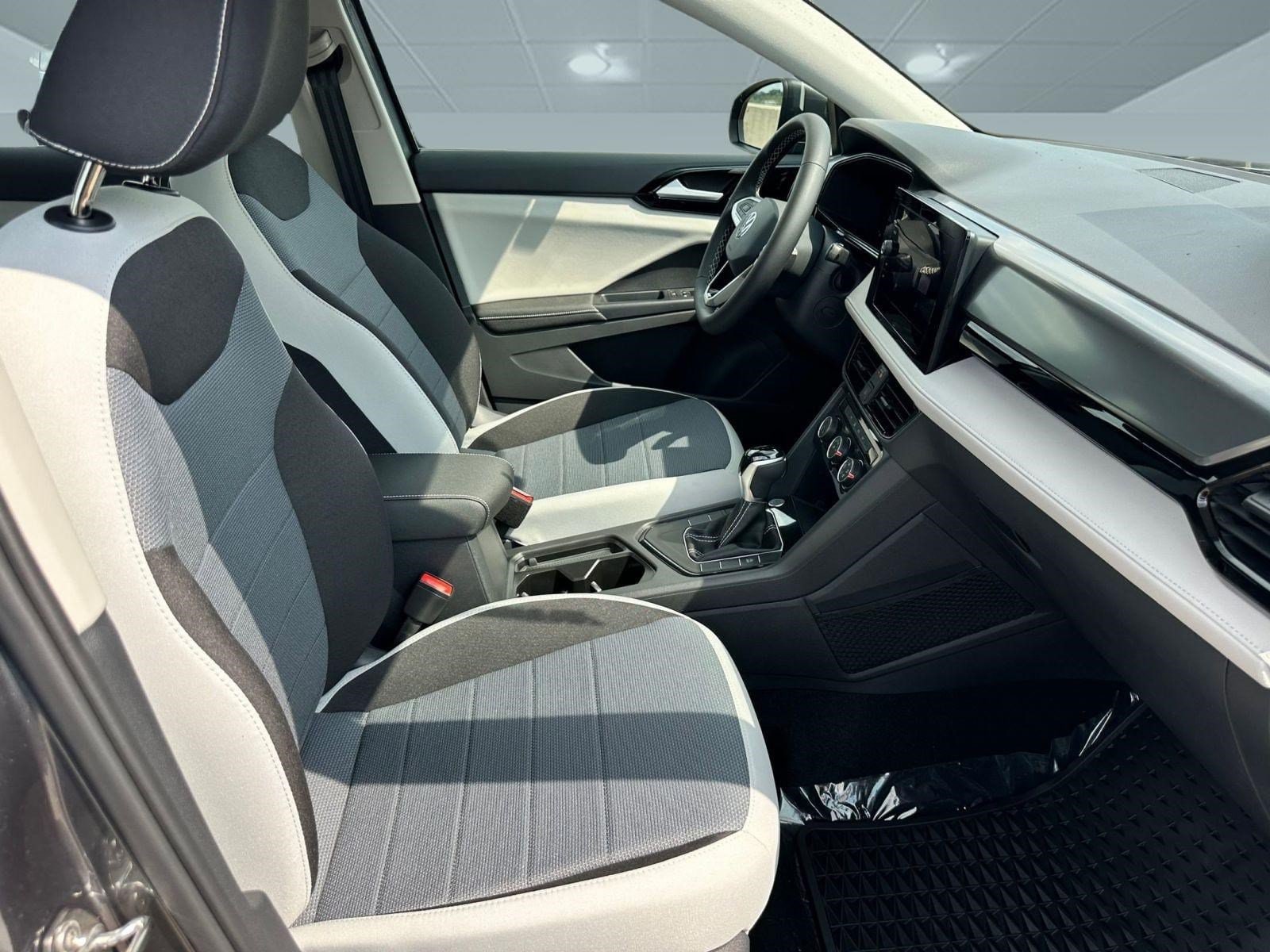 2025 Volkswagen Taos S - Photo 19