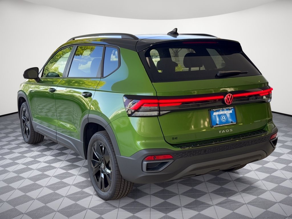 New 2027 Volkswagen Taos 1.5T SE Black SUV