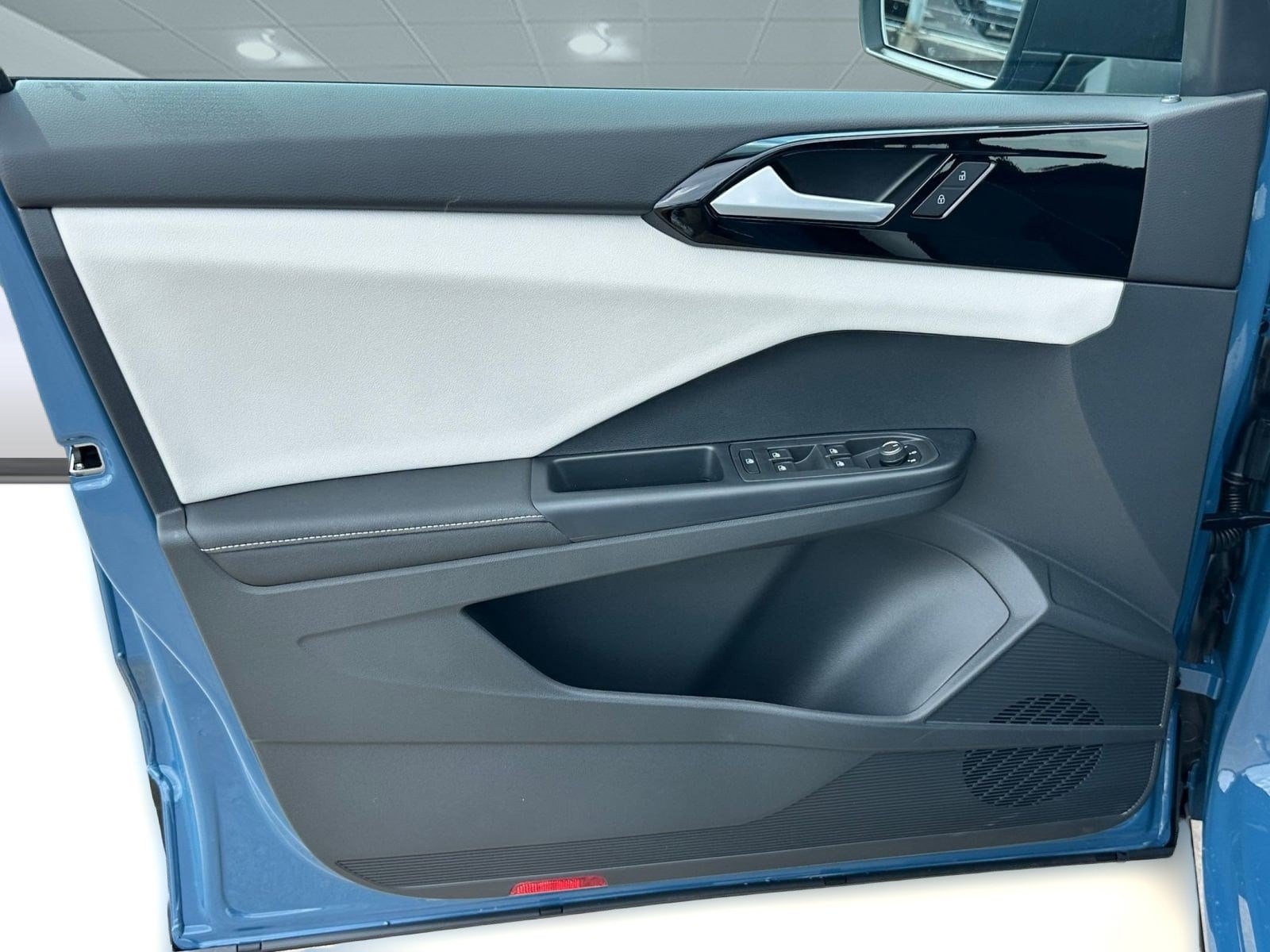 2025 Volkswagen Taos S - Photo 12