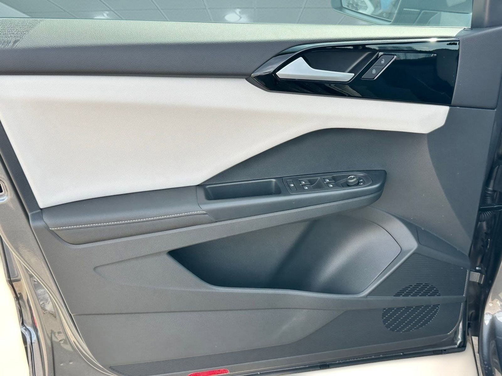 2025 Volkswagen Taos S - Photo 12
