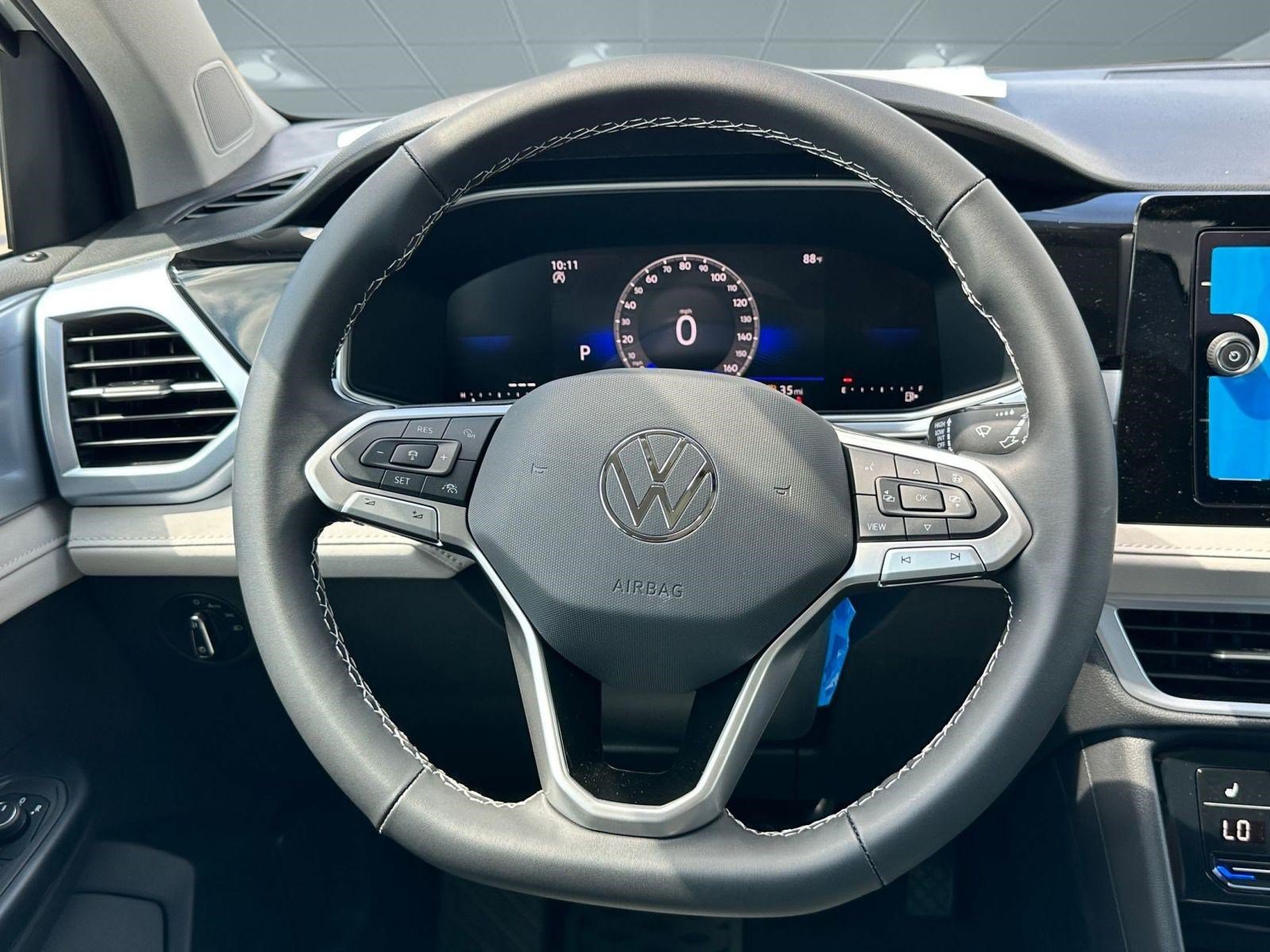 2025 Volkswagen Taos SE - Photo 14