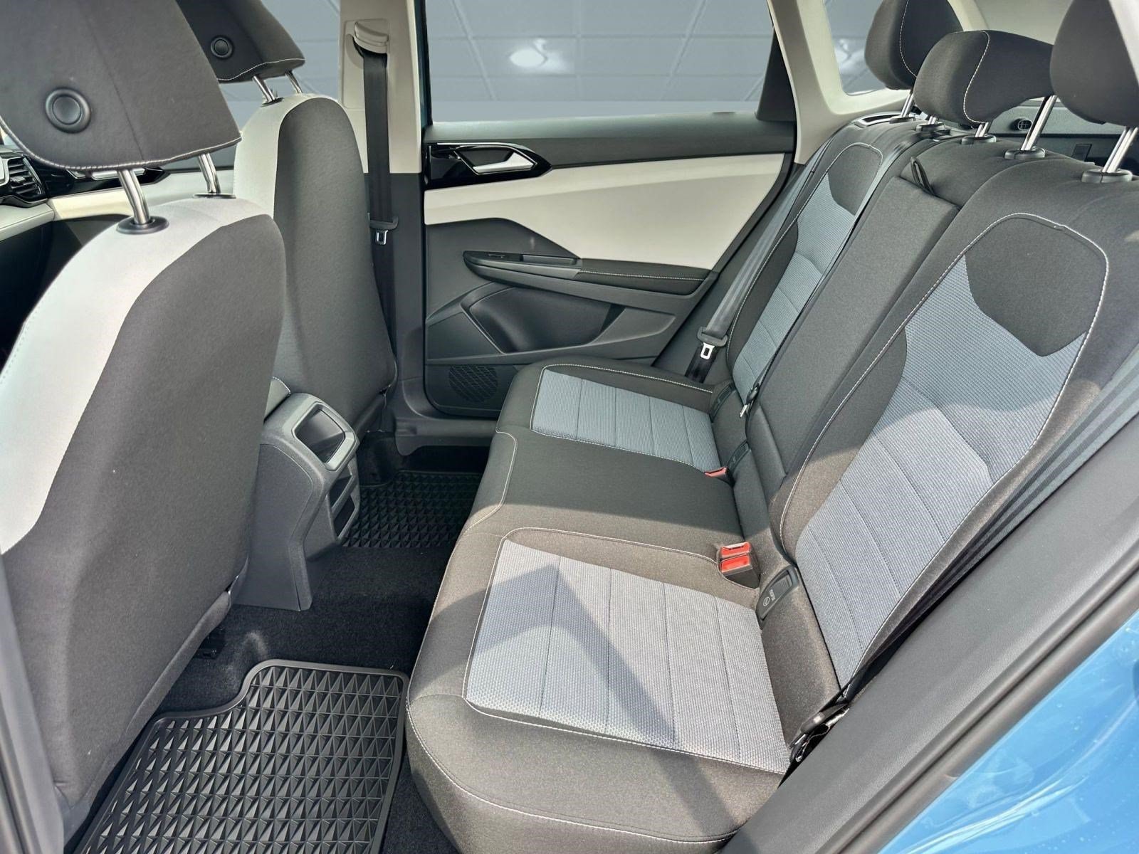 2025 Volkswagen Taos S - Photo 13