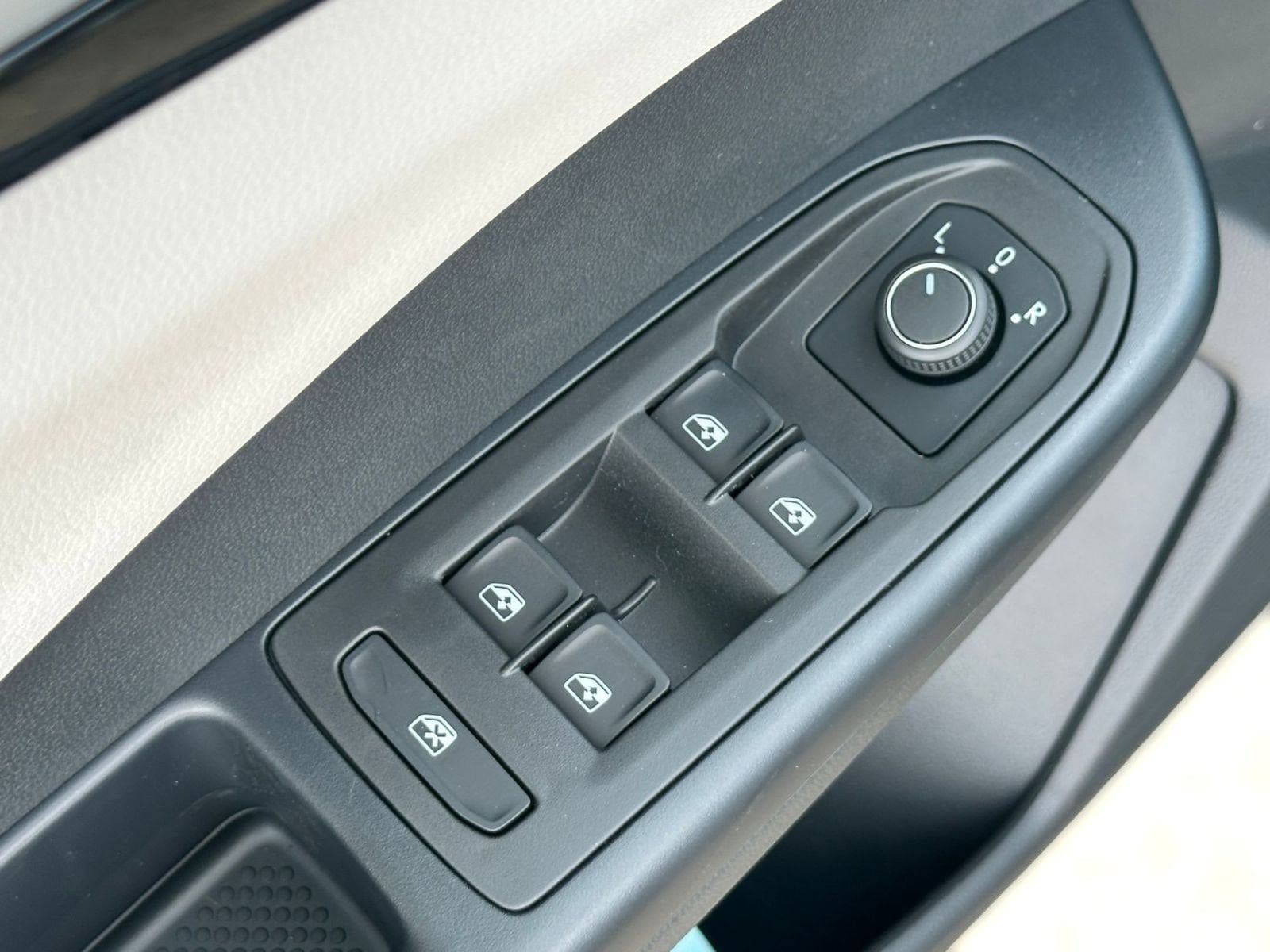 2025 Volkswagen Taos S - Photo 20