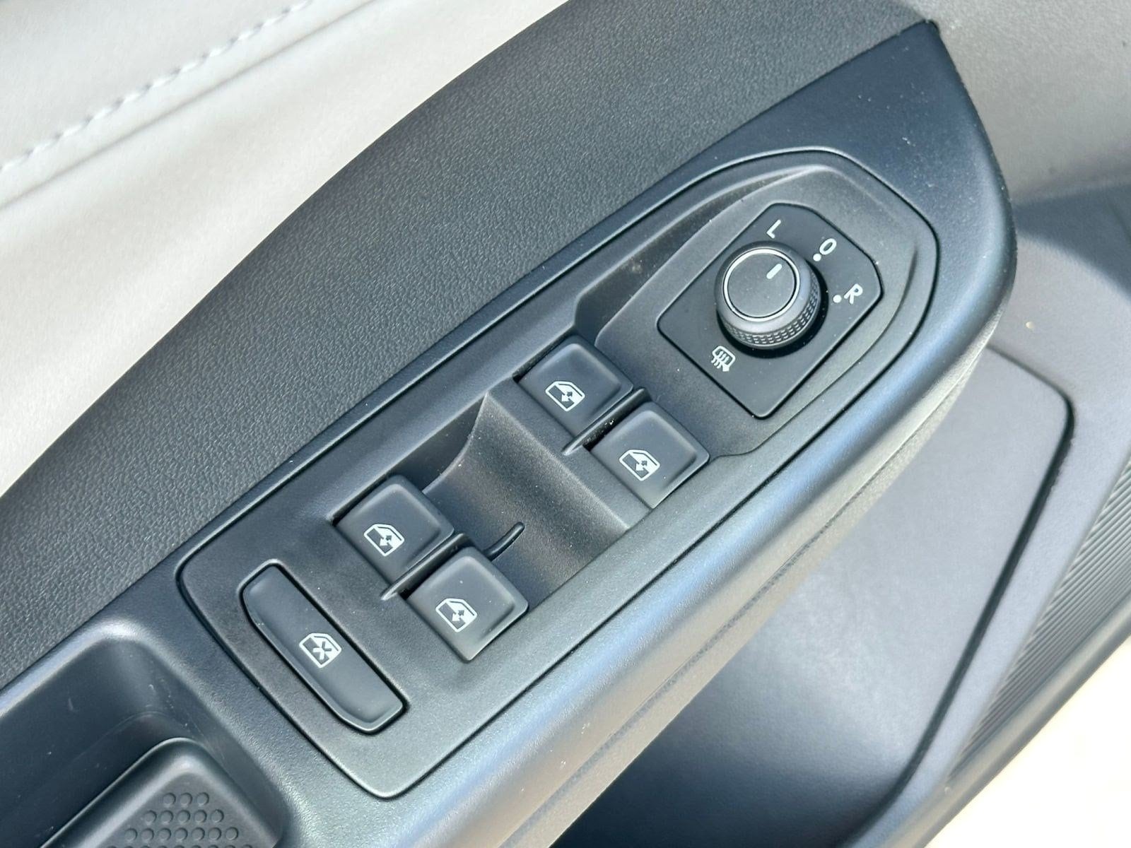 2025 Volkswagen Taos SE - Photo 11
