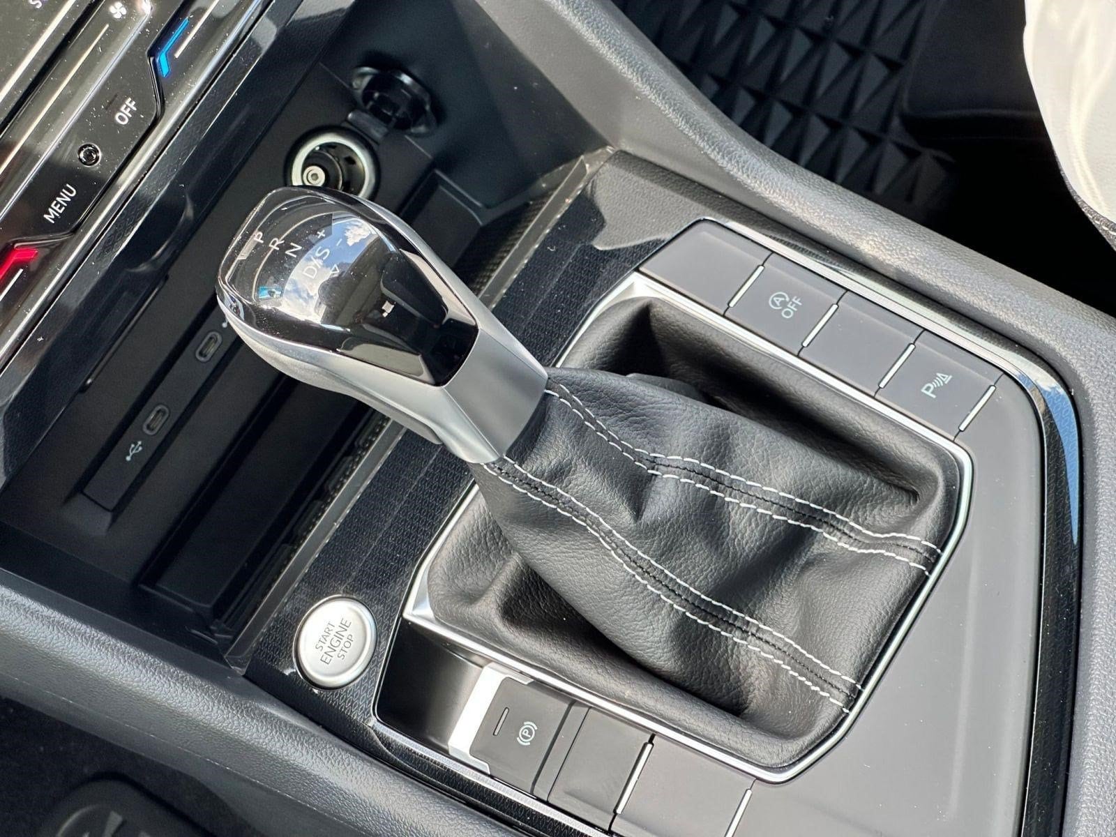2025 Volkswagen Taos SE - Photo 16