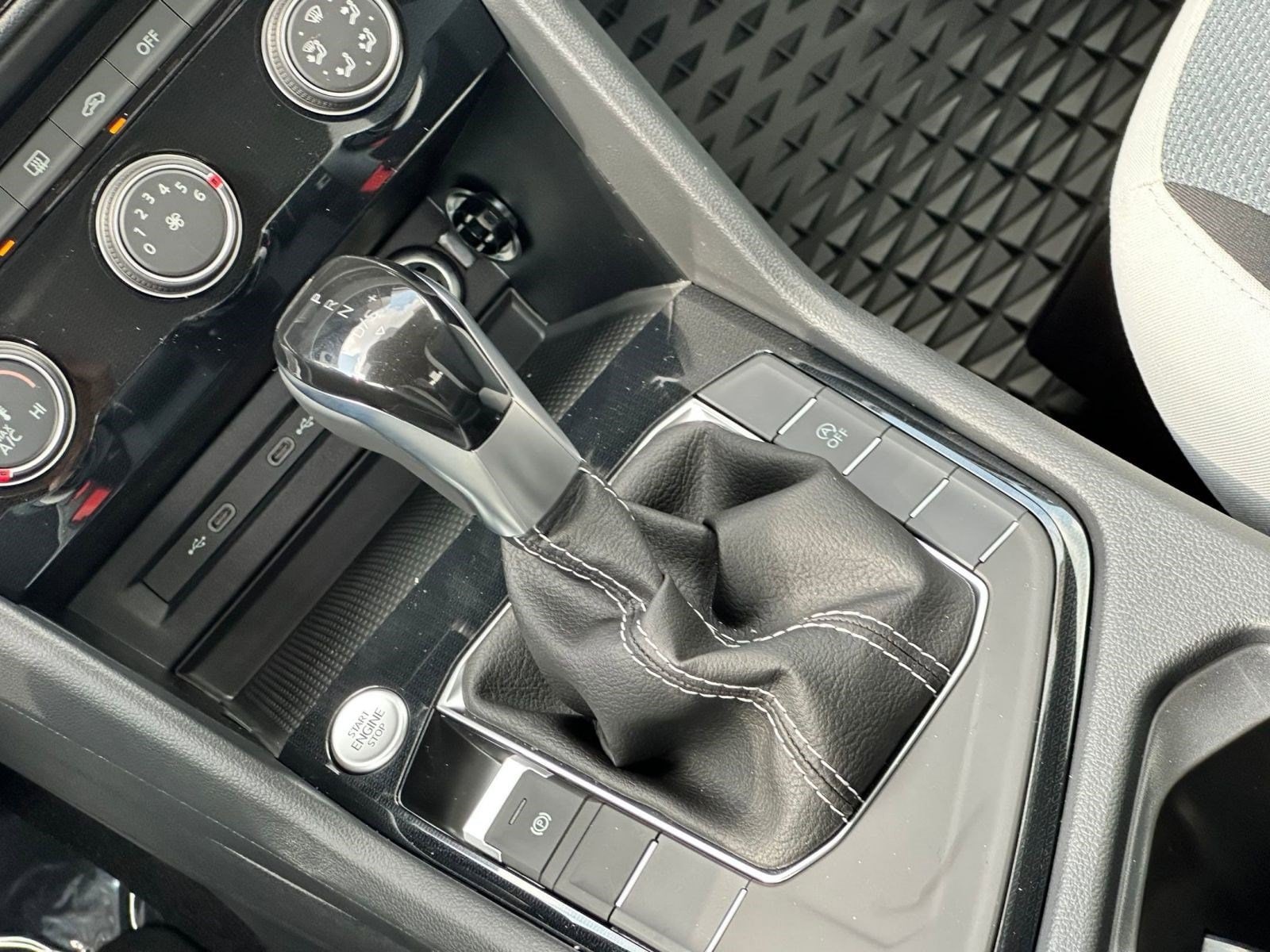 2025 Volkswagen Taos S - Photo 16