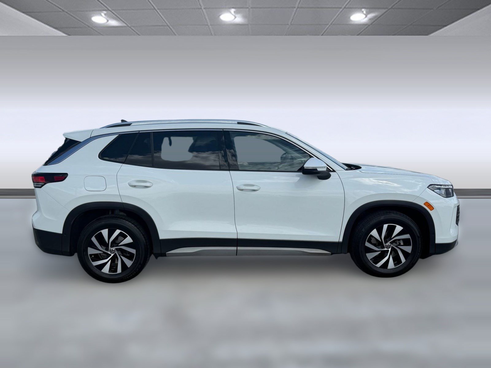 2025 Volkswagen Tiguan S - Photo 8
