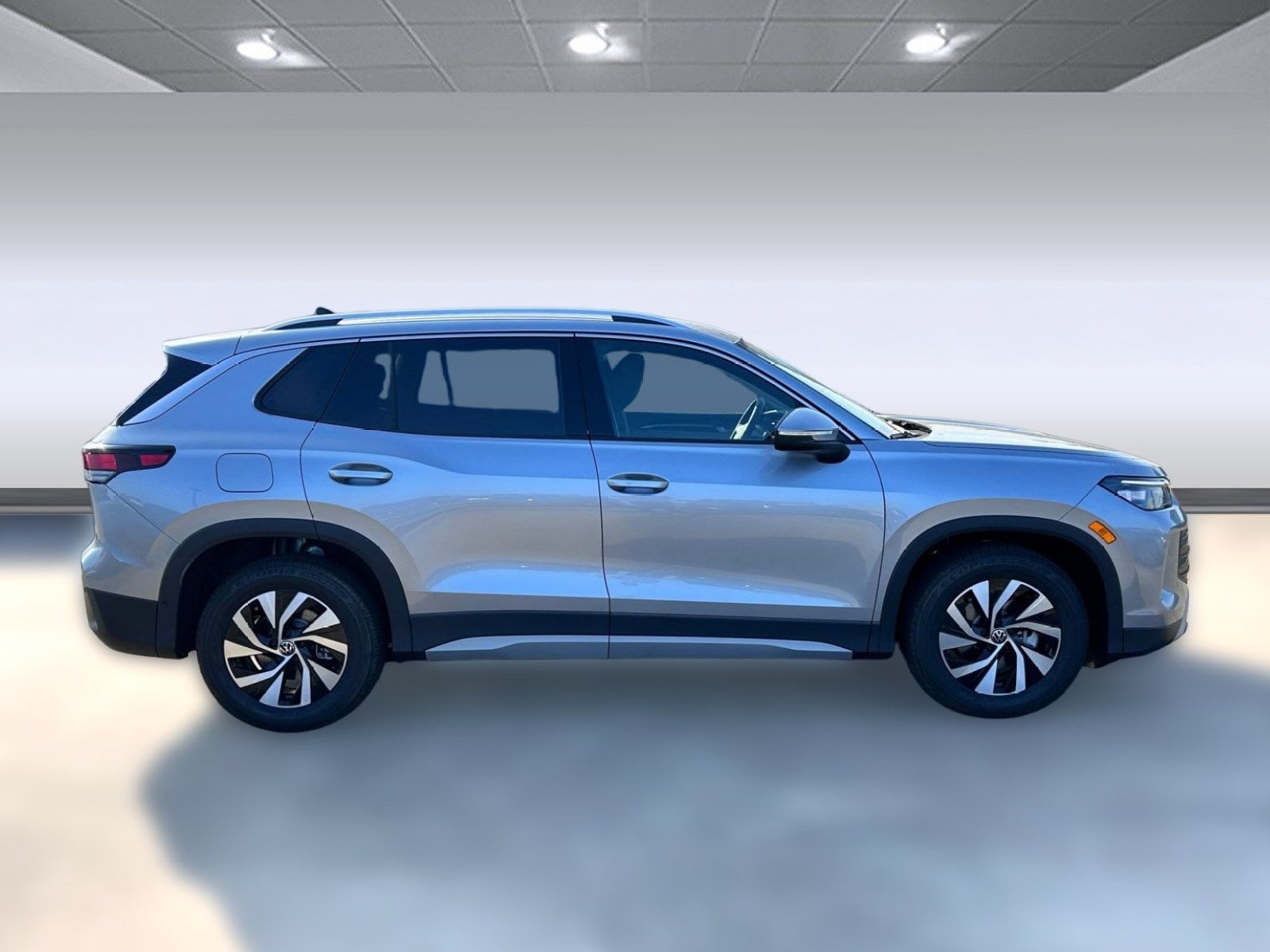 2026 Volkswagen Tiguan S - Photo 8