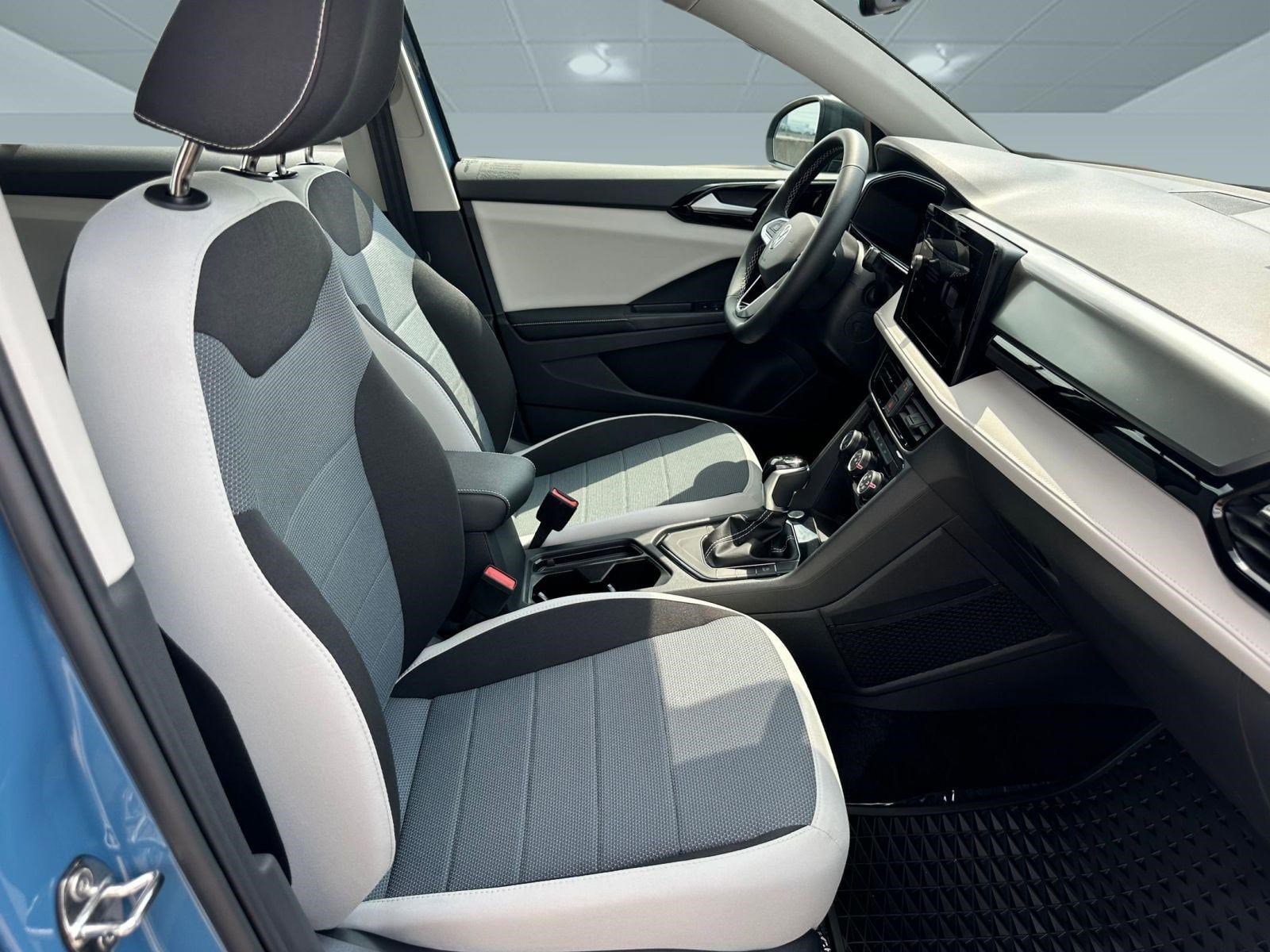 2025 Volkswagen Taos S - Photo 19