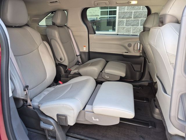 2024 Toyota Sienna Limited - Photo 19