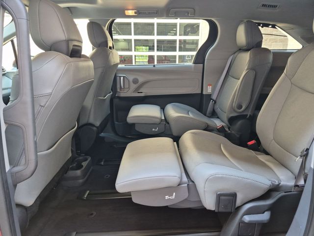 2024 Toyota Sienna Limited - Photo 10