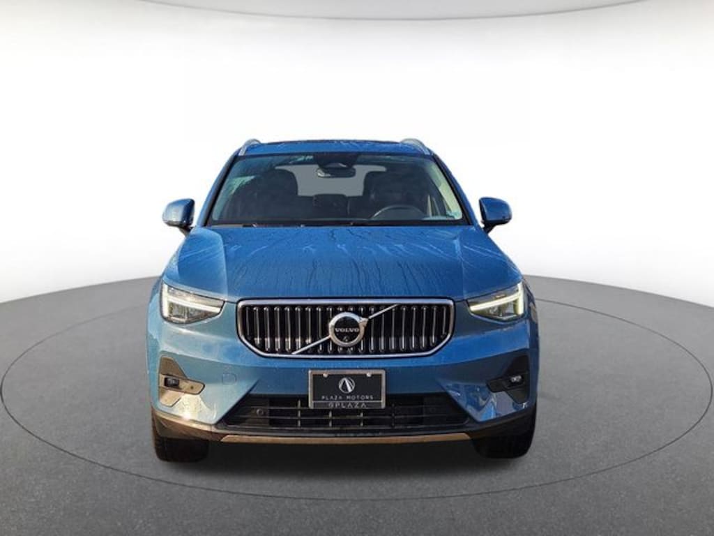Used 2025 Volvo XC40 B5 Plus Bright Theme AWD SUV