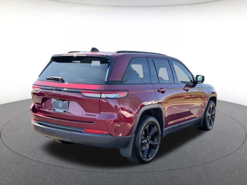 Used 2023 Jeep Grand Cherokee Limited 4WD SUV