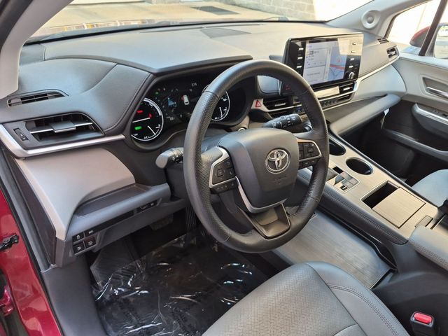 2024 Toyota Sienna Limited - Photo 11