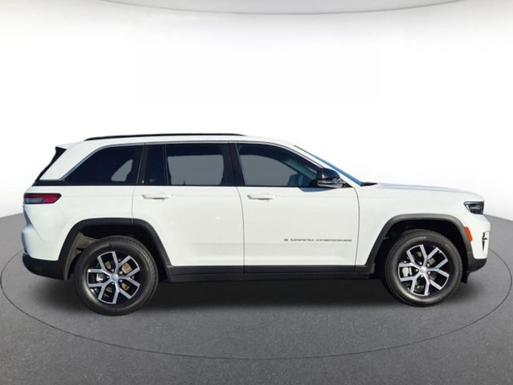 Used 2025 Jeep Grand Cherokee Limited 4WD SUV