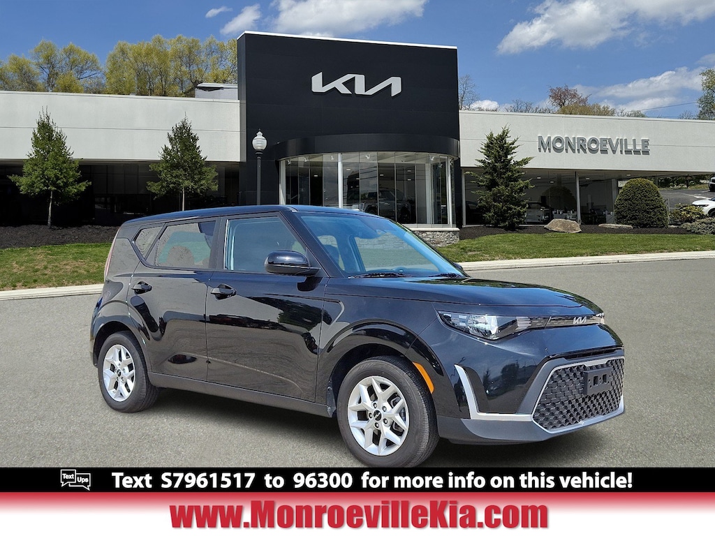 Used 2025 Kia Soul LX LX FWD