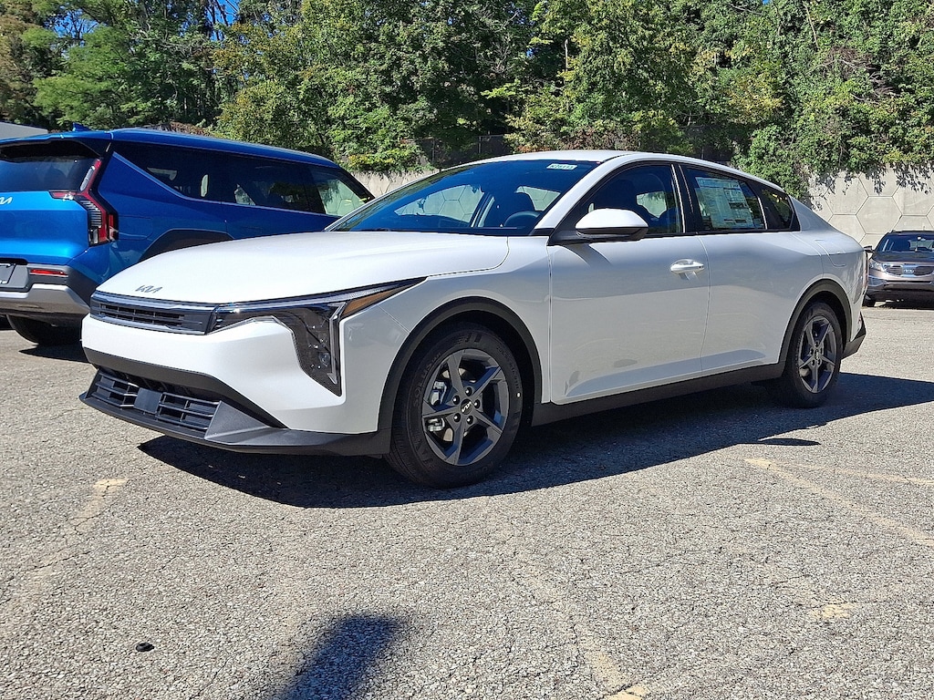 New 2026 Kia K4 LXS Sedan