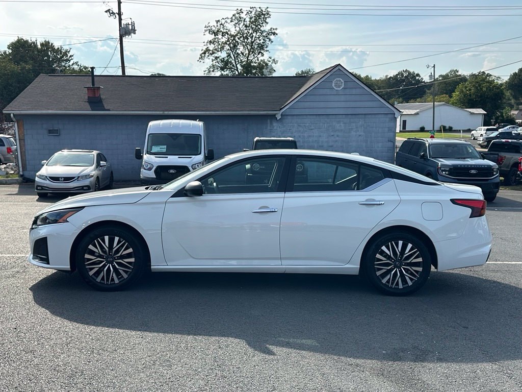 Used 2025 Nissan Altima SV Sedan