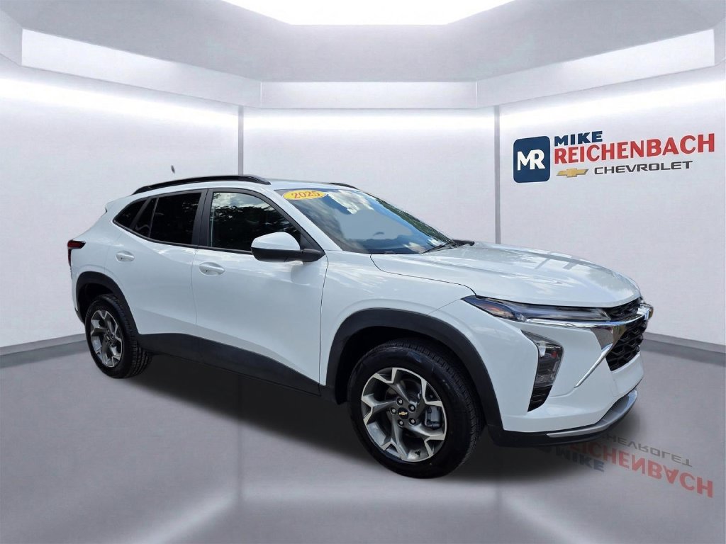 Used 2025 Chevrolet Trax LT SUV