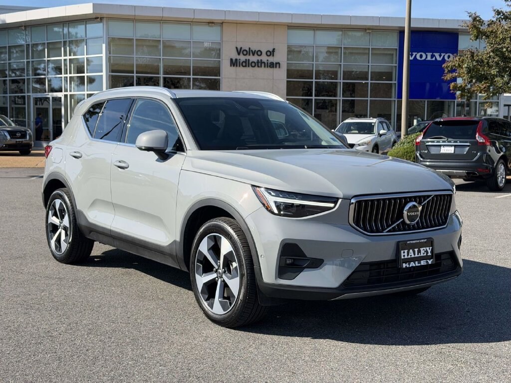 Used 2025 Volvo XC40 B5 Plus Bright Theme SUV