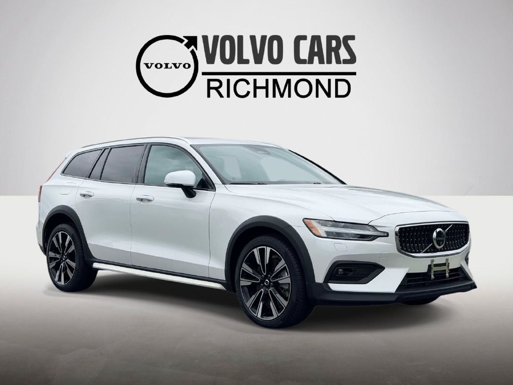 Used 2025 Volvo V60 Cross Country B5 Ultra Wagon