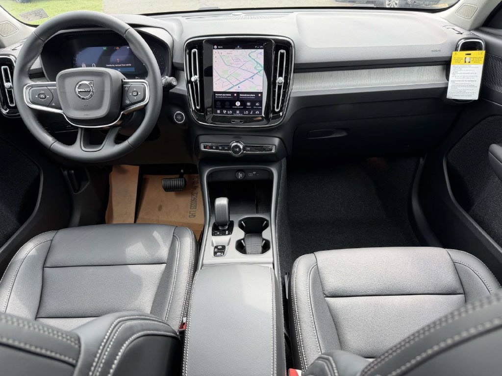 New 2026 Volvo XC40 B4 Core SUV