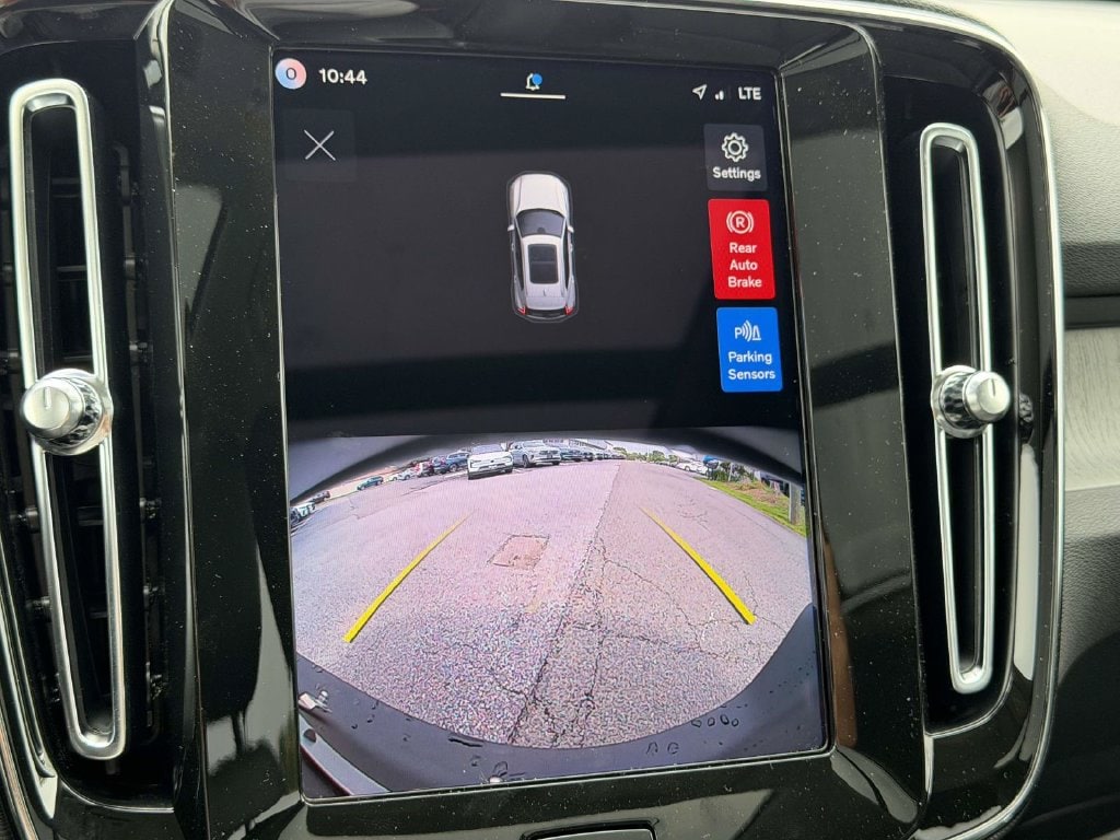 New 2026 Volvo XC40 B4 Core SUV