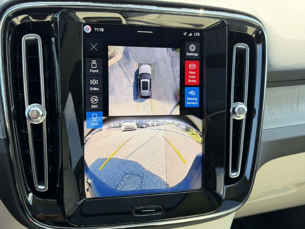 New 2026 Volvo XC40 B5 Ultra SUV