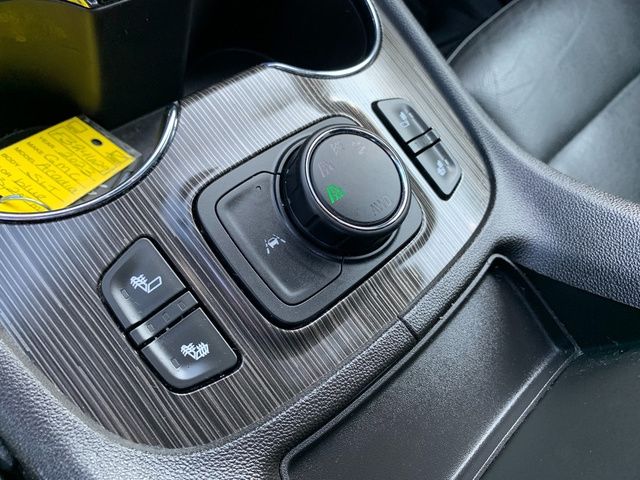 2023 GMC Acadia SLT - Photo 28