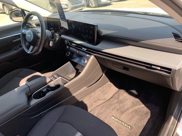 2026 Hyundai Sonata SEL - Photo 12