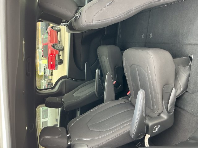 2023 Chrysler Pacifica Touring - Photo 14