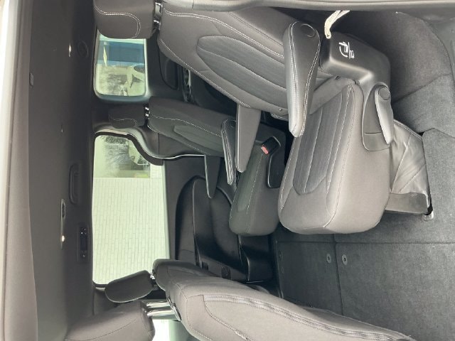 2023 Chrysler Pacifica Touring - Photo 12
