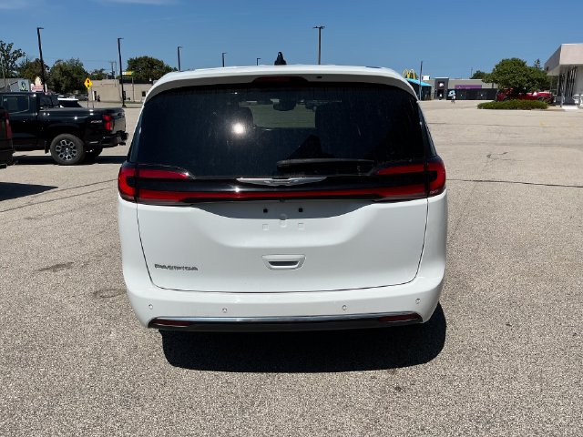 2023 Chrysler Pacifica Touring - Photo 20