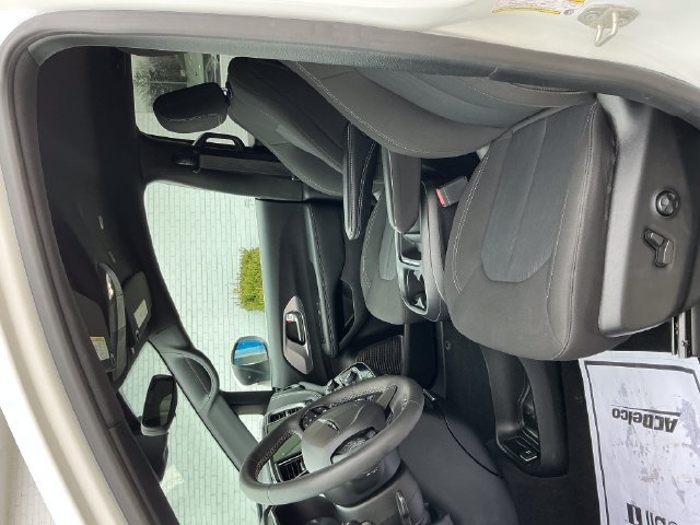 2023 Chrysler Pacifica Touring - Photo 10