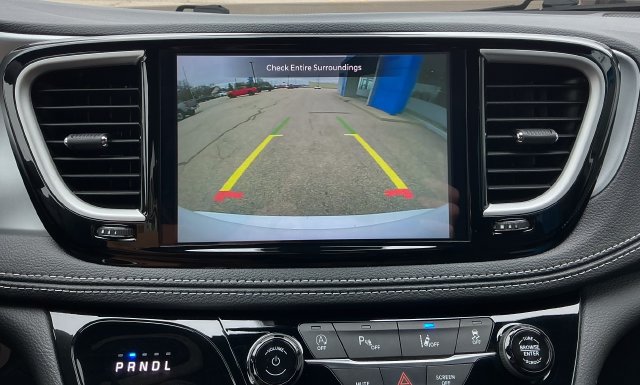 2023 Chrysler Pacifica Touring - Photo 8