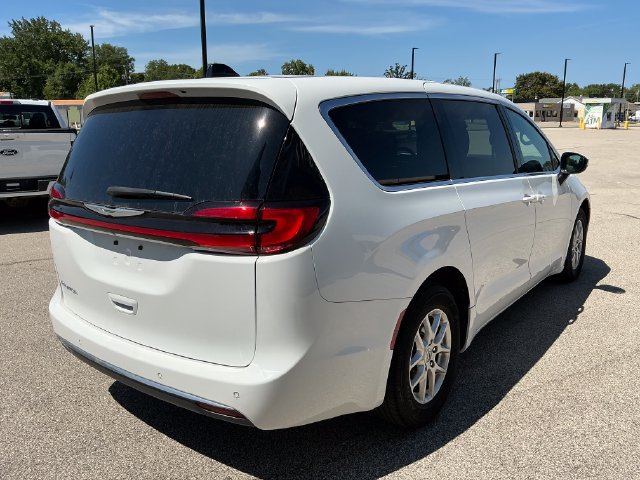 2023 Chrysler Pacifica Touring - Photo 19