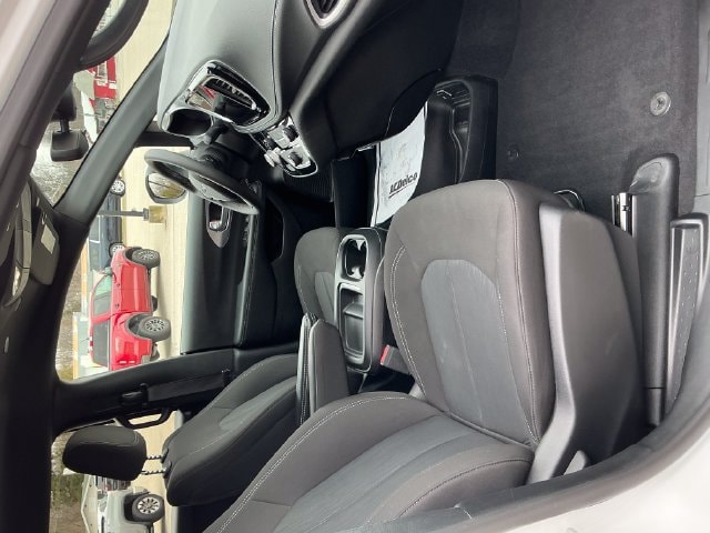 2023 Chrysler Pacifica Touring - Photo 11