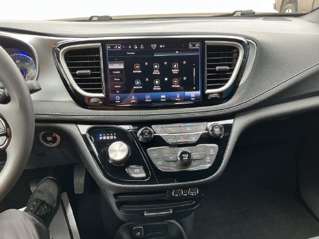 2023 Chrysler Pacifica Touring - Photo 7
