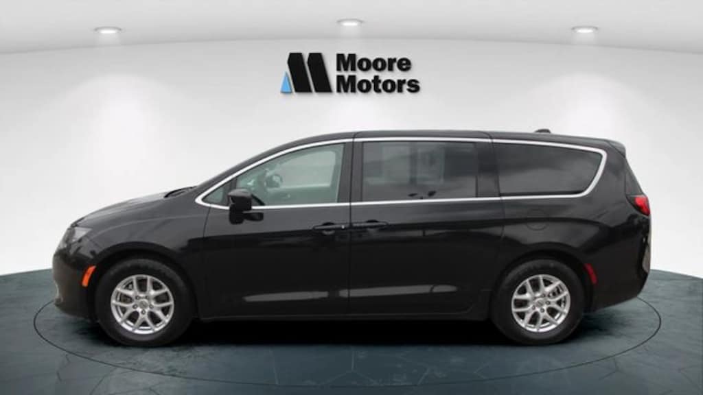 Used 2023 Chrysler Voyager LX Minivan/Van