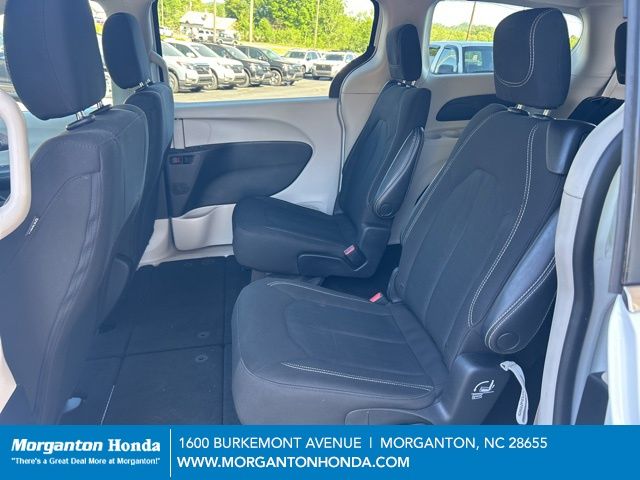 2023 Chrysler Voyager LX - Photo 27