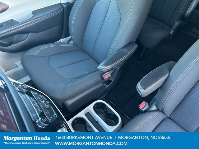 2023 Chrysler Voyager LX - Photo 24