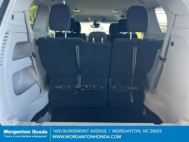2023 Chrysler Voyager LX - Photo 30