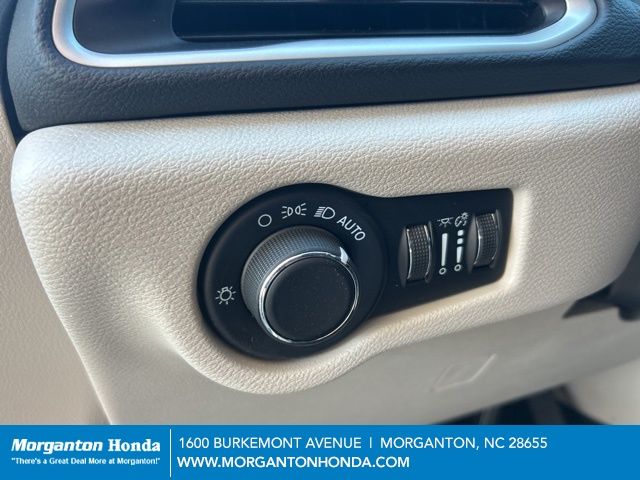 2023 Chrysler Voyager LX - Photo 16