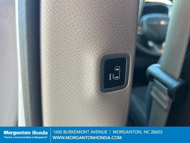 2023 Chrysler Voyager LX - Photo 25