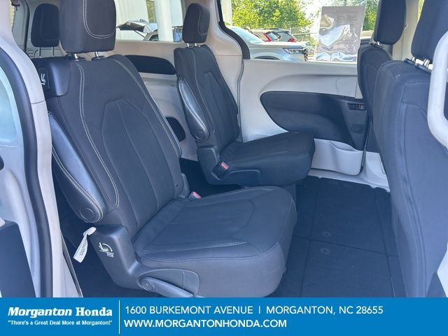 2023 Chrysler Voyager LX - Photo 33