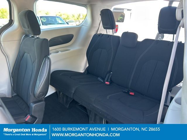 2023 Chrysler Voyager LX - Photo 28
